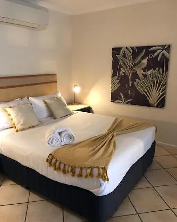 At The Sound Noosa Motel Noosaville Exterior photo